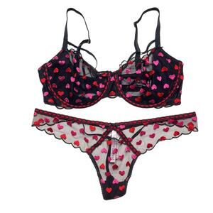 Victoria's Secret Dream Angels Push-Up Without Padding Bra & V-String Panty Set